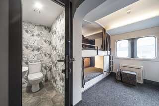 Хостелы Metro Hostel Киев Кровать в общем 4-местном номере для мужчин и женщин-7
