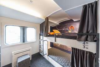 Хостелы Metro Hostel Киев Кровать в общем 4-местном номере для мужчин и женщин-4